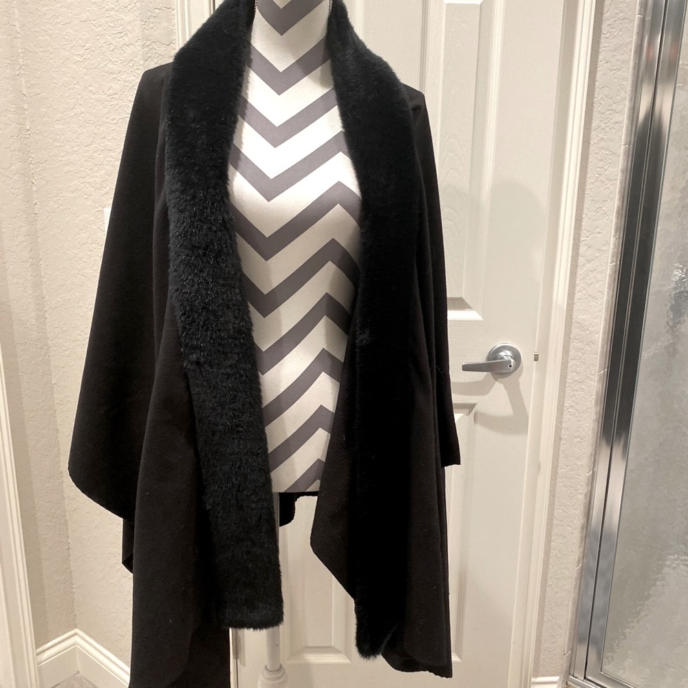 PRESTON&YORK Black vintage fur collar Cape/poncho